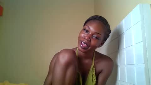 Snapshot of ebonytanqueen chatting on March 20, 1:21 am ebonytanqueen online show from March 20, 1:21 am