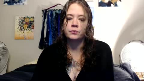 Snapshot of echosol17 chatting on October 5, 4:22 am Weird Echo online show from October 5, 4:22 am