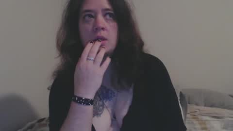 Snapshot of echosol17 chatting on October 8, 10:24 am Weird Echo online show from October 8, 10:24 am