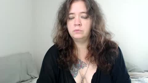 Snapshot of echosol17 chatting on October 9, 5:22 pm Weird Echo online show from October 9, 5:22 pm