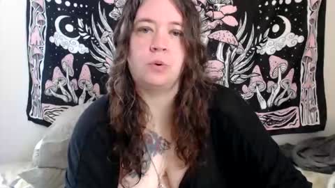 Snapshot of echosol17 chatting on March 29, 2:28 pm Weird Echo online show from March 29, 2:28 pm