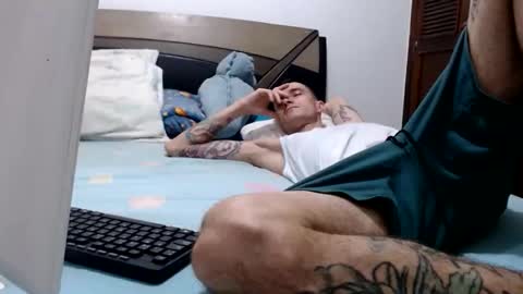 Snapshot of ed_big_cock chatting on June 2, 6:32 pm Edd Gallego online show from June 2, 6:32 pm