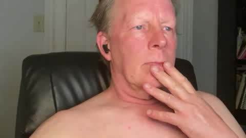 Snapshot of eddygl1968 chatting on June 22, 2:13 am Eddy online show from June 22, 2:13 am