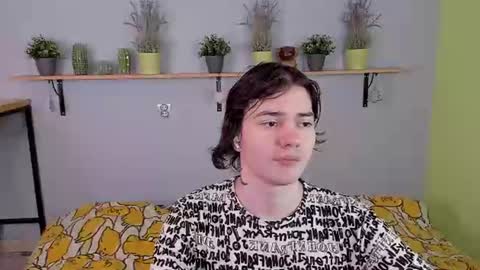 Snapshot of edgar_ray chatting on August 2, 1:26 am Edgar online show from August 2, 1:26 am