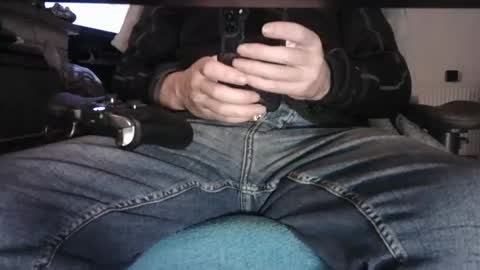 Snapshot of edged_biker chatting on December 3, 5:11 pm edged biker online show from December 3, 5:11 pm