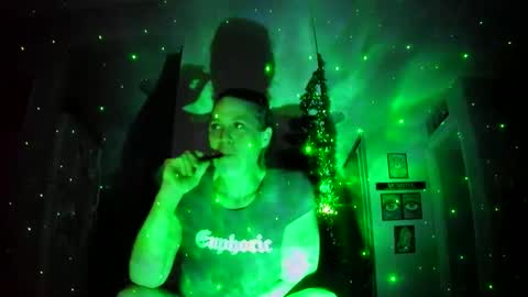 Snapshot of edgeofinsanity13 chatting on December 6, 1:29 am Angel online show from December 6, 1:29 am