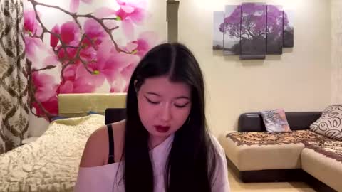 Eri online show from April 18, 7:07 pm