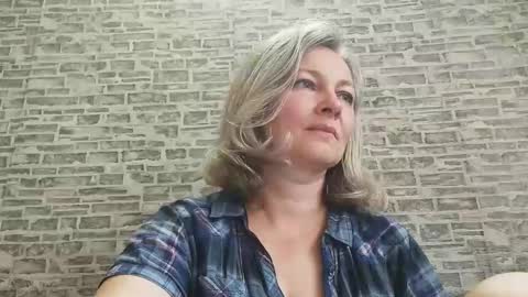 edithmanning online show from September 15, 5:18 am