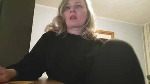 edithmanning online show from April 26, 6:38 pm