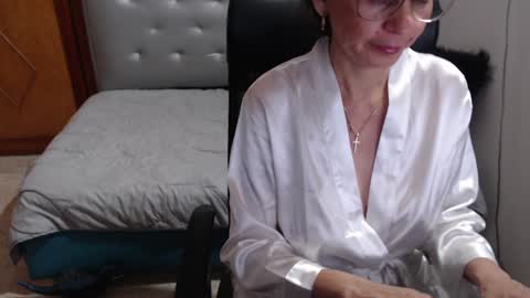 Snapshot of edixann_more chatting on January 14, 9:13 am Eddye online show from January 14, 9:13 am
