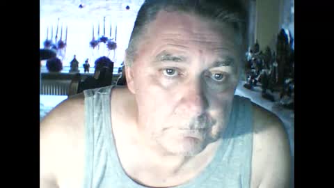 Snapshot of edje59a chatting on December 17, 7:40 am Eddy online show from December 17, 7:40 am