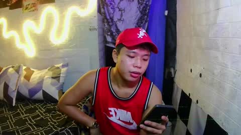 Snapshot of edrianburca052 chatting on October 27, 6:39 am urasian chub online show from October 27, 6:39 am