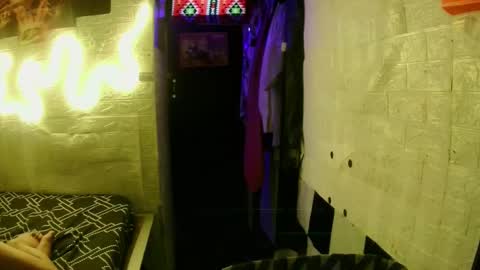 Snapshot of edrianburca052 chatting on October 29, 5:47 pm urasian chub online show from October 29, 5:47 pm