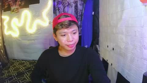 Snapshot of edrianburca052 chatting on November 3, 7:26 pm urasian chub online show from November 3, 7:26 pm