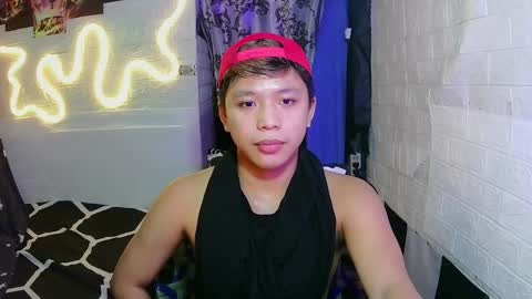 Snapshot of edrianburca052 chatting on November 4, 8:30 pm urasian chub online show from November 4, 8:30 pm