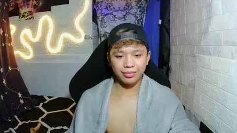 Snapshot of edrianburca052 chatting on November 21, 10:08 pm urasian chub online show from November 21, 10:08 pm