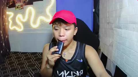 Snapshot of edrianburca052 chatting on November 26, 7:59 pm urasian chub online show from November 26, 7:59 pm