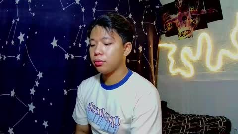 Snapshot of edrianburca052 chatting on January 7, 6:43 pm urasian chub online show from January 7, 6:43 pm