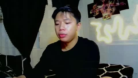 Snapshot of edrianburca052 chatting on January 11, 2:49 am urasian chub online show from January 11, 2:49 am