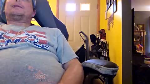 Snapshot of edwardaims_2please chatting on November 14, 6:28 pm edwardaims_2please online show from November 14, 6:28 pm