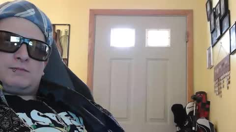 Snapshot of edwardaims_2please chatting on December 4, 4:05 pm edwardaims_2please online show from December 4, 4:05 pm