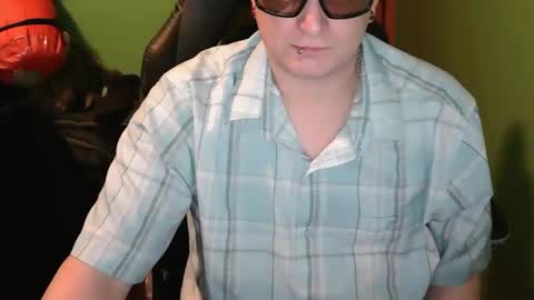 Snapshot of edwardaims_2please chatting on March 25, 1:55 am edwardaims_2please online show from March 25, 1:55 am