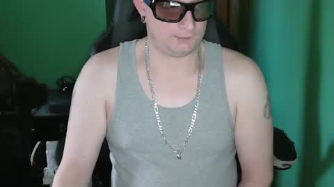 Snapshot of edwardaims_2please chatting on March 28, 5:34 pm edwardaims_2please online show from March 28, 5:34 pm