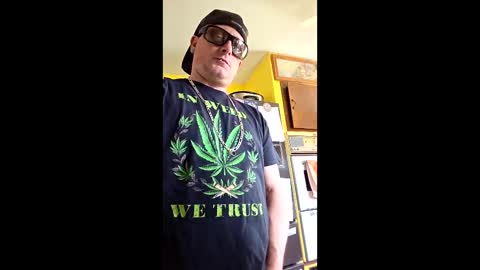 Snapshot of edwardaims_2please chatting on March 29, 5:46 pm edwardaims_2please online show from March 29, 5:46 pm