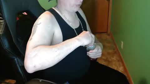 edwardaims_2please online show from April 27, 1:47 am