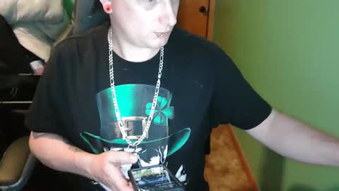 edwardaims_2please online show from May 18, 2:51 am