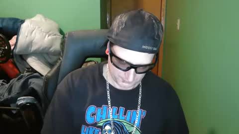 edwardaims_2please online show from May 24, 2:05 am