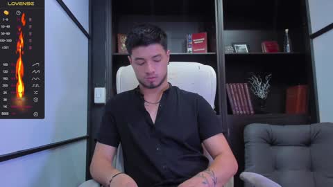 Snapshot of edwardross_ chatting on January 6, 7:56 pm Edward Ross online show from January 6, 7:56 pm