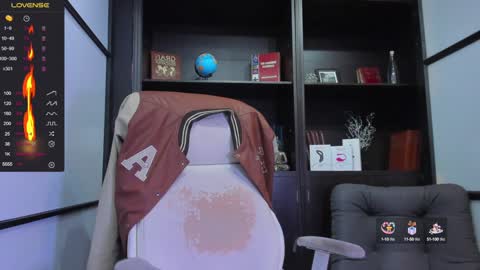Snapshot of edwardross_ chatting on January 7, 9:46 pm Edward Ross online show from January 7, 9:46 pm
