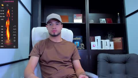 Snapshot of edwardross_ chatting on January 23, 8:24 pm Edward Ross online show from January 23, 8:24 pm