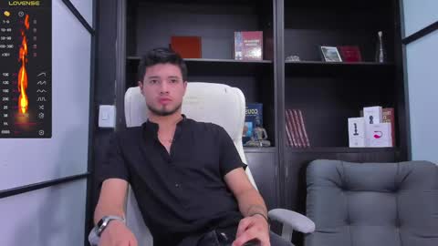 Snapshot of edwardross_ chatting on February 7, 7:49 pm Edward Ross online show from February 7, 7:49 pm