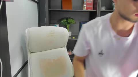 Snapshot of edwardross_ chatting on February 9, 7:30 pm Edward Ross online show from February 9, 7:30 pm