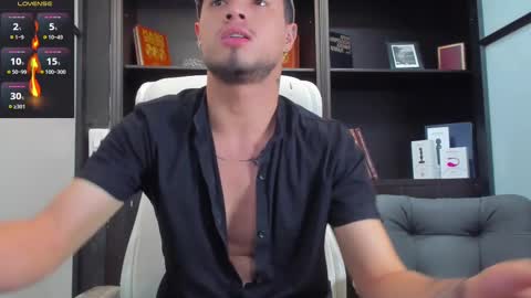 Snapshot of edwardross_ chatting on March 1, 10:10 pm Edward Ross online show from March 1, 10:10 pm