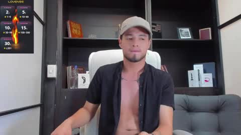 Snapshot of edwardross_ chatting on March 2, 1:15 am Edward Ross online show from March 2, 1:15 am