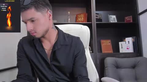 Snapshot of edwardross_ chatting on March 12, 8:31 pm Edward Ross online show from March 12, 8:31 pm