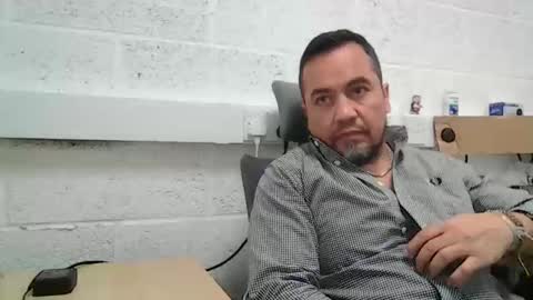 Snapshot of edwill13 chatting on February 17, 10:34 am EdM online show from February 17, 10:34 am