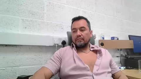 Snapshot of edwill13 chatting on February 23, 10:01 am EdM online show from February 23, 10:01 am