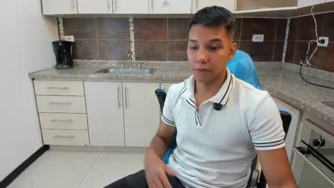 Snapshot of edwin_blaz chatting on September 25, 4:38 am edwin blaz. online show from September 25, 4:38 am