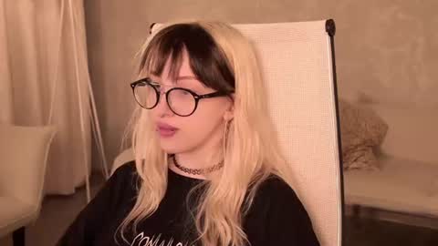 EVA NON NUDE online show from June 26, 4:22 pm