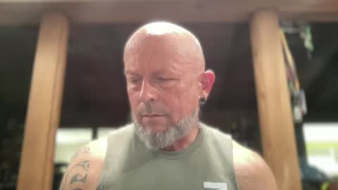 Snapshot of eevilempire chatting on March 27, 2:50 pm Harley Biker online show from March 27, 2:50 pm