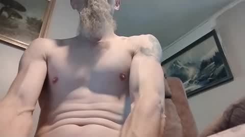 ezsmoke420 online show from December 5, 9:39 pm