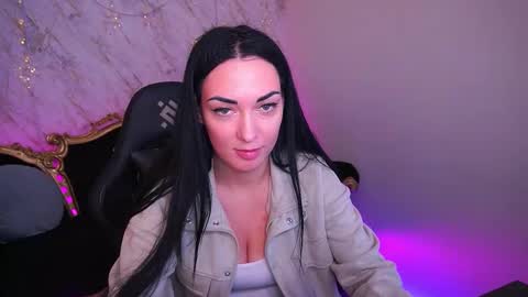 effie_luvv online show from February 6, 7:45 am
