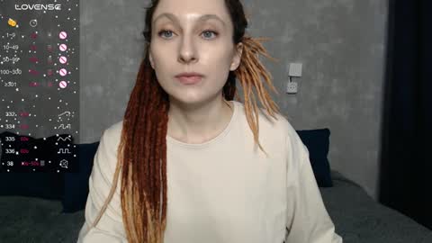 Snapshot of effy_gray chatting on December 2, 8:52 am Anna online show from December 2, 8:52 am