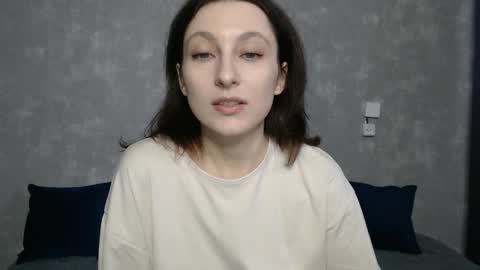 Snapshot of effy_gray chatting on December 7, 6:10 am Anna online show from December 7, 6:10 am