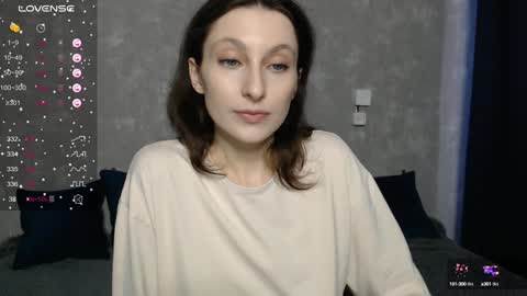 Snapshot of effy_gray chatting on December 23, 7:17 am Anna online show from December 23, 7:17 am