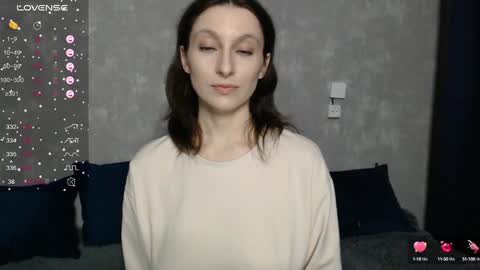 Snapshot of effy_gray chatting on December 23, 10:21 am Anna online show from December 23, 10:21 am